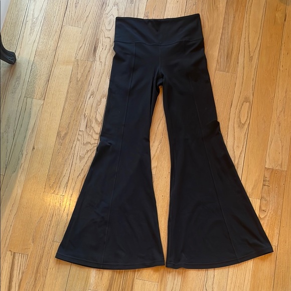 Athleta Elation Ultra Flare Pants Black Size Medium - Picture 3 of 7